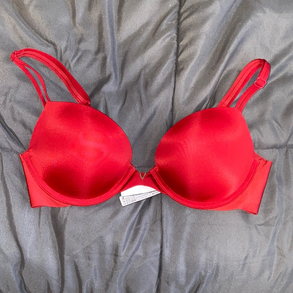 Never worn Victoria’s Secret Bra